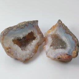 ژئود کامل از جنس سنگ عقیق معدنی