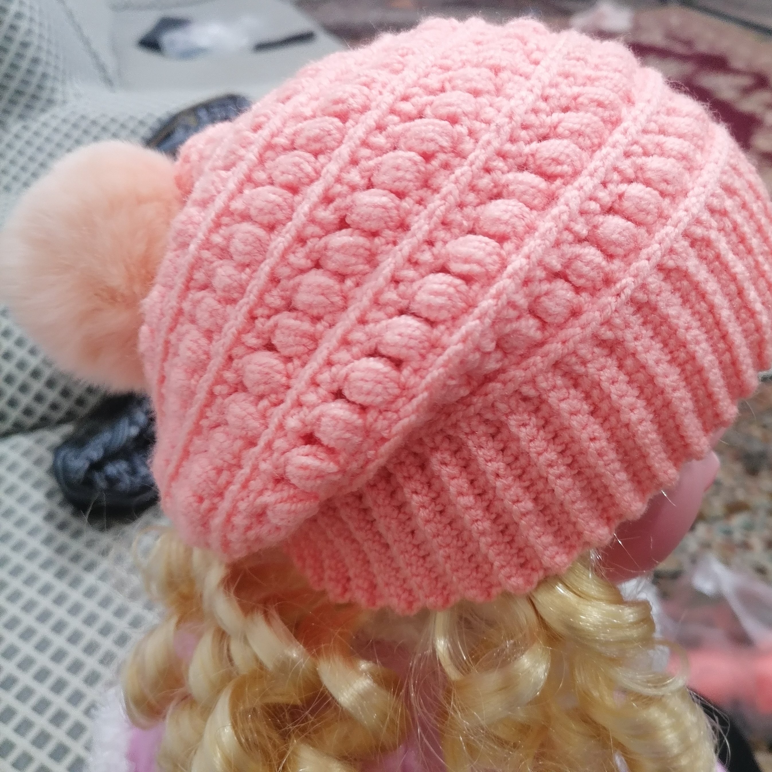 کلاه بافتنی دخترانه مناسب کودک یک سال. بافته شده با کاموای مرغوب ایرانی پسکرایه 