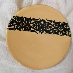 بشقاب دیوارکوب طلایی با نوار مشکی سنتی 12 سانت رنگ ضد آب فروشگاه چهارباغ 