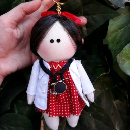 عروسک روسی جاکلیدی دختر دکتر