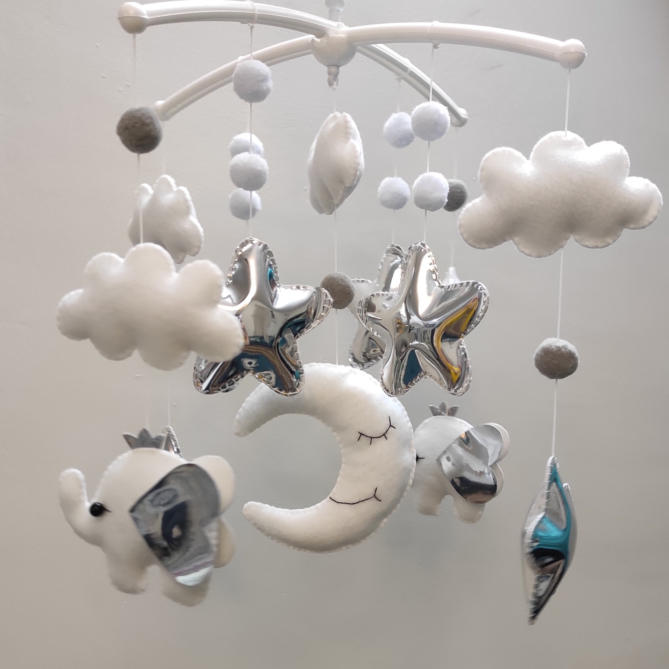 آویز  موزیکال چرمی  با پایه نصب تخت