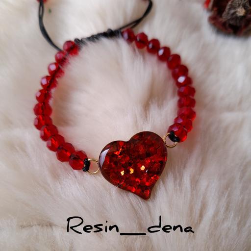 نیم ست رزینی طرح قلب قرمز با زنجیر رنگ ثابت و بند دستبند کریستالی