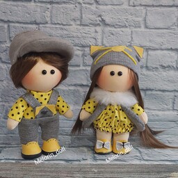 ست عروسک روسی آویزی کوچیک پسر و دختر در ابعاد 15 سانتی با تم زرد خال خالی طوسی