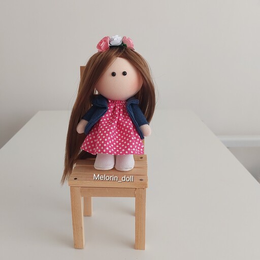 عروسک فانتزی روسی طرح دختر 15 سانتی با قابلیت ایستایی و آویز شدن جهت کادو و هدیه به عزیزان