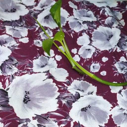 پارچه های نخی زرشکی گلدار متری 70هزارعرض یک متر ونیم