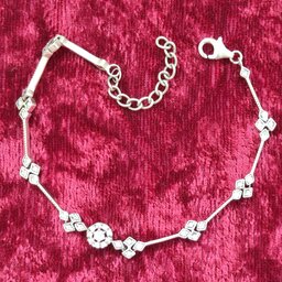 دستبند نقره زنانه با طرحی بسیار زیبا و جوانپسند با زنجیر تغییر سایز
