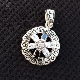 پلاک نقره زنانه همراه با شش سنگ یاقوت و الماس