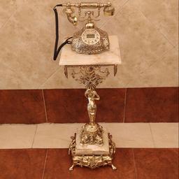 تلفن ایستاده برنز پایه دار کنار سالنی ستون فرشته پایه سنگی سفید  کد 1811