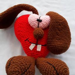 عروسک دست بافت خرگوش قلبی 