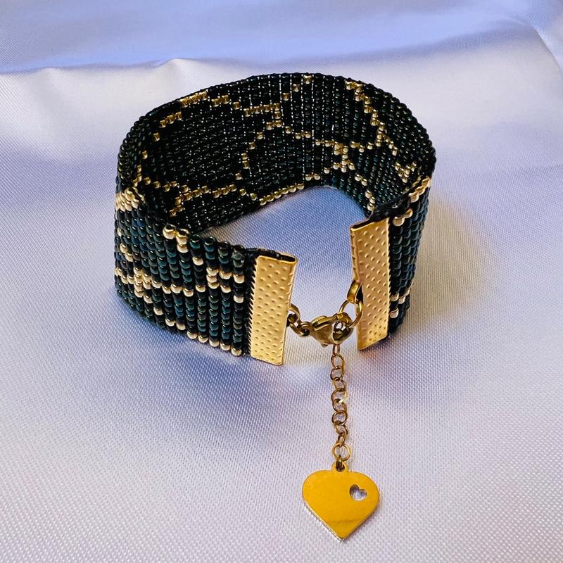 دستبند زنانه مونجوق بافی پوست ماری همراه با زنجیر و آویز استیل