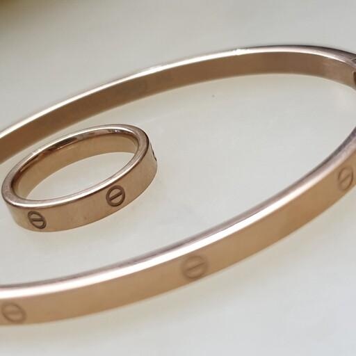 دستبندالنگویی قفل دار  استیل رنگ طلایی و  ثابت .همرا با انگشتر ست سایز 7  دستبند فری سایز هست و اندازه ی النگوی سایز 3 