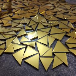 آینه مثلث نامنظم طلایی رنگ به قطر 1ونیم میل
