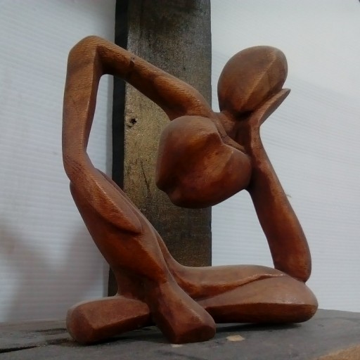 مجسمه چوبی ،خانم متفکر