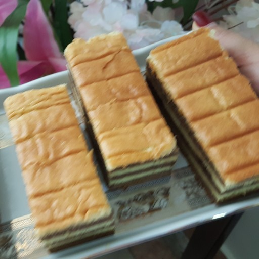 کیک های لایه ای آسیای شرقی با طعم پرتقال و شکلات