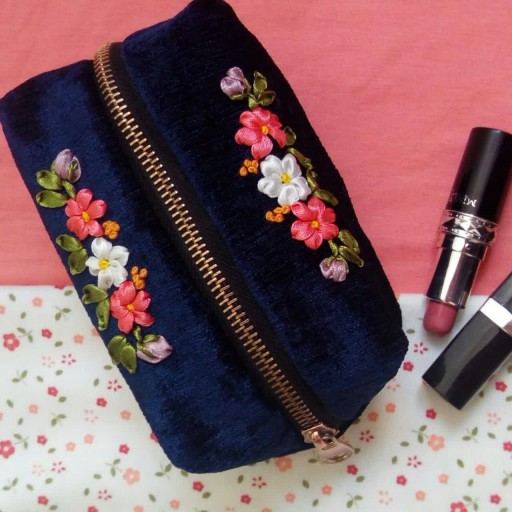 کیف لوازم آرایش طرح سه گل