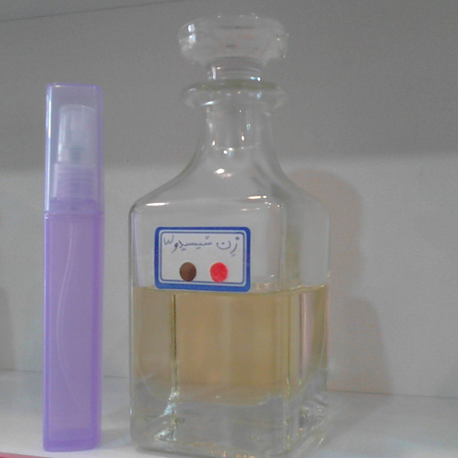 عطر زن شیسیدو 11 گرمی نوع یک در اسپری مکعبی
