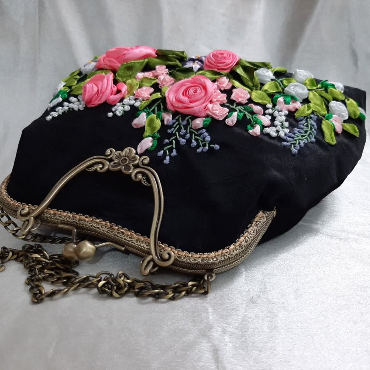 کیف مجلسی روبان دوزی شده بهاری گل بانو