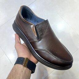 کفش طبی مردانه چرم طبیعی با یکسال ضمانت در سه رنگ در غرفه کفش طبی افاق 