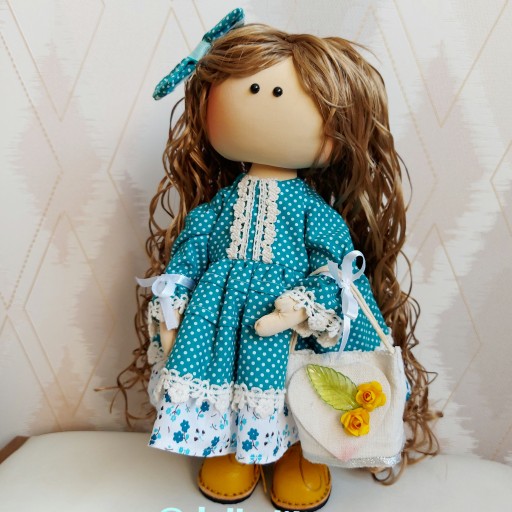 عروسک روسی دختر با موهای فرفری و ارتفاع 35سانتی متر