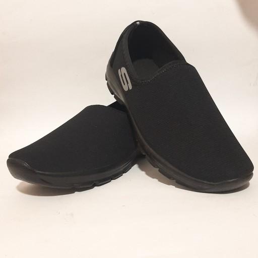 کفش اسکچرز بی بند با ارسال رایگان به کل کشور، راحتی، مناسب استفاده ی روزمره، در رنگ مشکی موجود در سایزهای 41-42-43-44-45