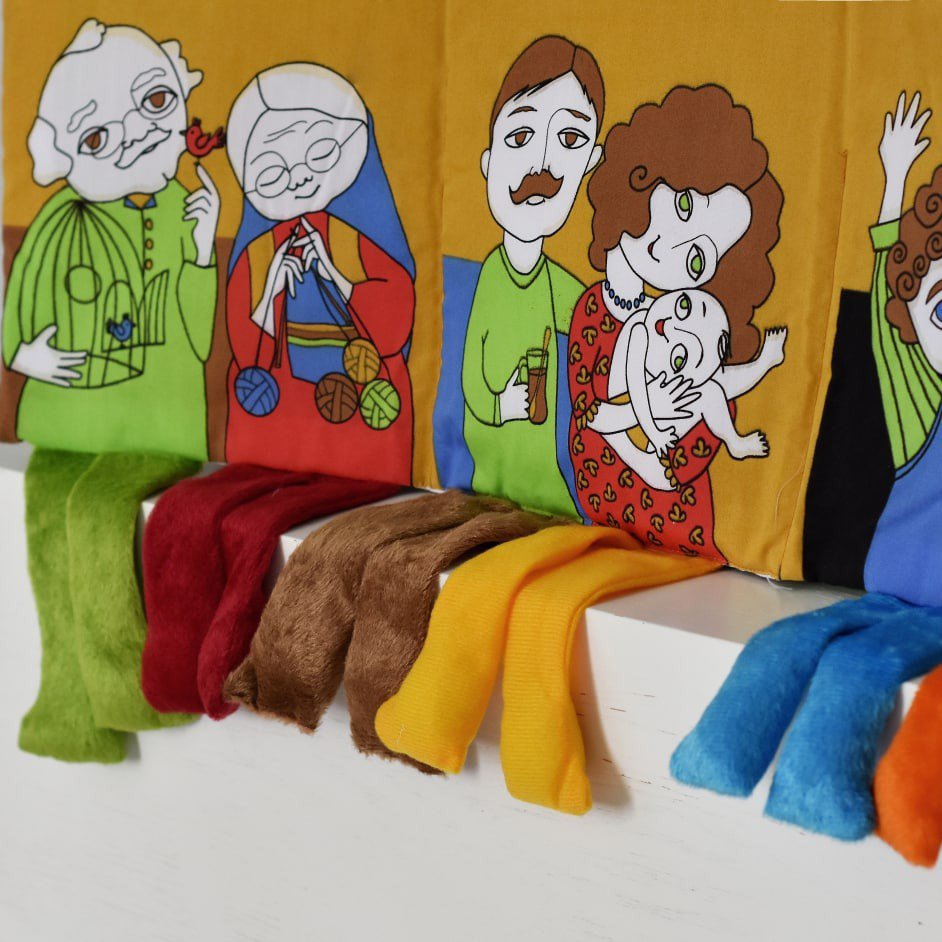 کتاب کودک پارچه ای - اتل متل -  آشنایی با مفهوم خانواده از طریق بازی اتل متل  با پاهای متحرک، قابل شستشو، 1 تا 4 سال