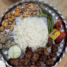 غذای خانگی پلوکباب رشتی  شامل ( برنج هاشمی  کباب  کوبیده یا برگ ، گردو ،  آشپل ماهی ،  باقالی ،  زیتون پرورده 