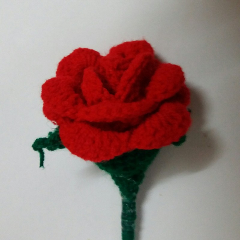 گل رز با کاموا