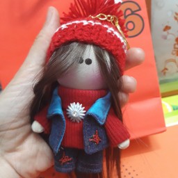 عروسک روسی قرمزپوش