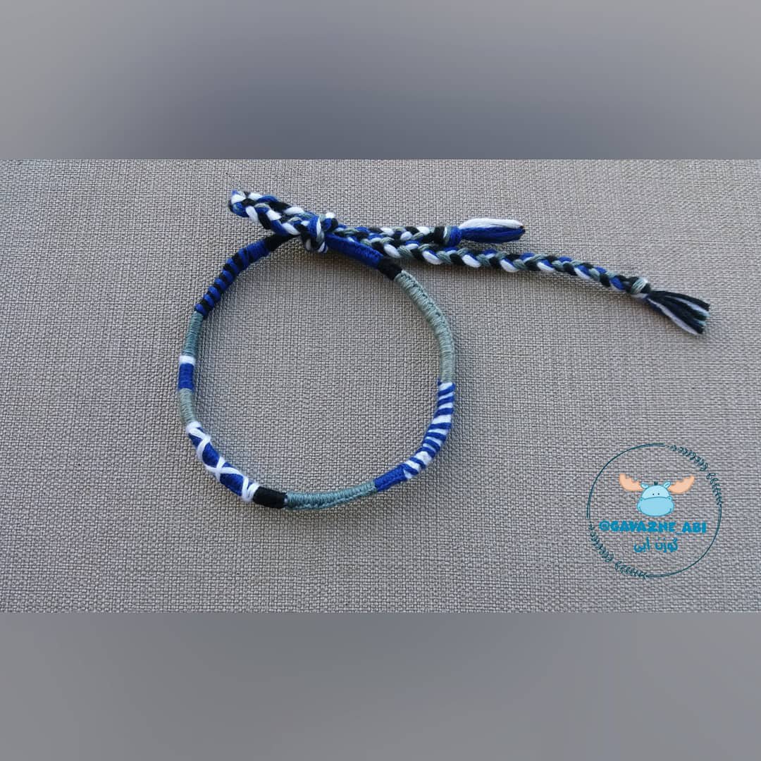 پابند سرخپوستی سرمهای و طوسی دستسازِ گوزن آبی