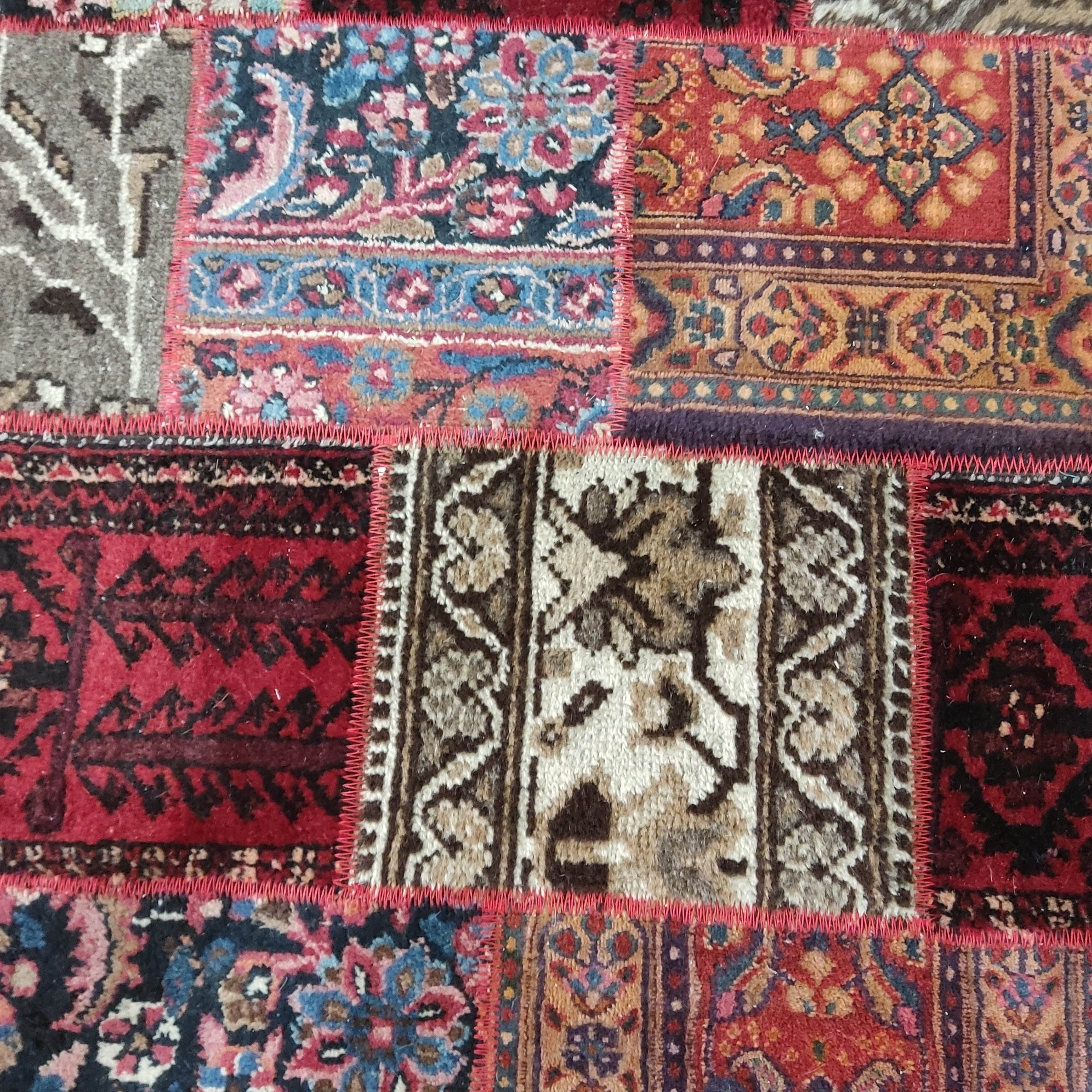 فرش دستباف چهل تیکه  3متری با آستر محافظ زیری چرم 