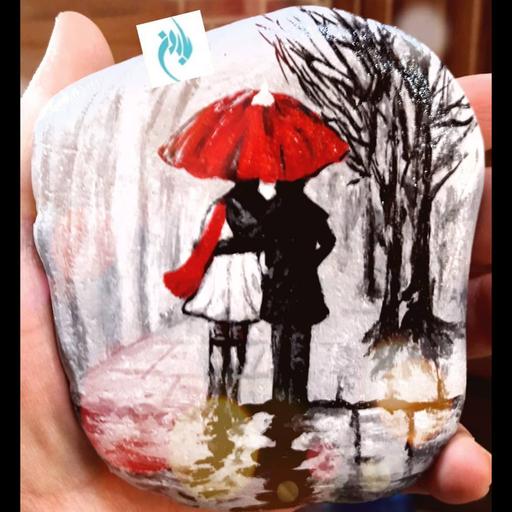 نقاشی عاشقانه پاییزی بارونی روی سنگ 12 سانتی