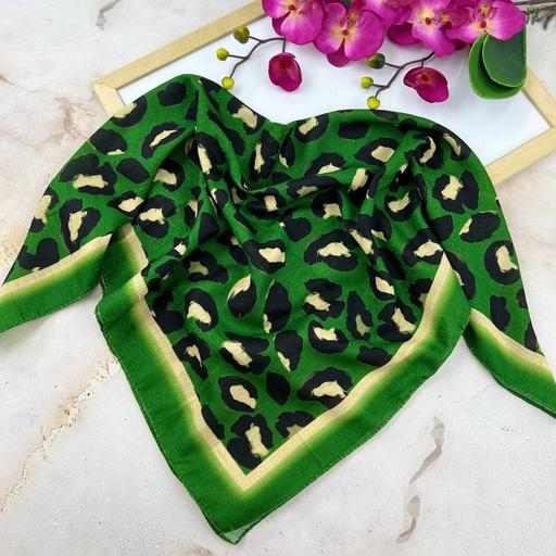 مینی اسکارف زنانه با زمینه های سبز