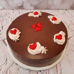 کیک خامه ای شکلاتی ولنتاین با گاناش کیک تولد خامه ای ارسال پس کرایه 