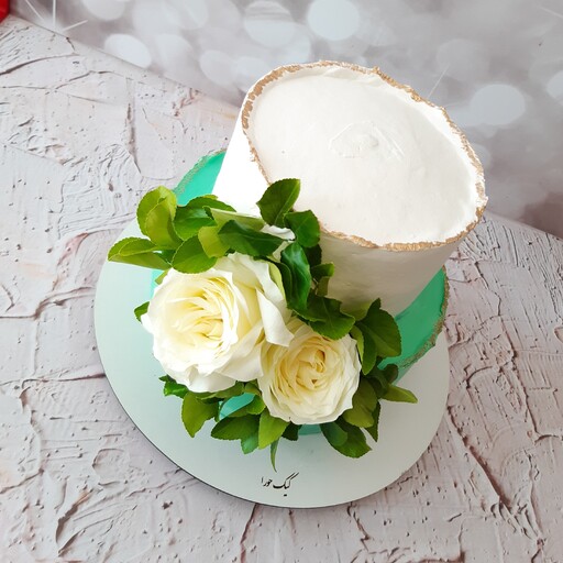  کیک تولدکیک خامه ای کیک تولد کیک دو طبقه کیک با گل طبیعی کیک خاص بارنگ تیفانی ارسال پس کرایه 
