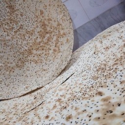 نان خشک سنتی سوغات کاشان قبل از خرید از غرفه دار استعلام موجودی بگیرید