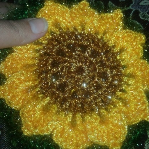 اسکاج بافتنی مدل گل آفتابگردان دولایه
