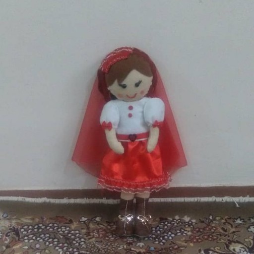 عروسک نمدی قرمز