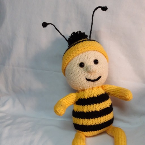 عروسک بافتنی زنبور عسل