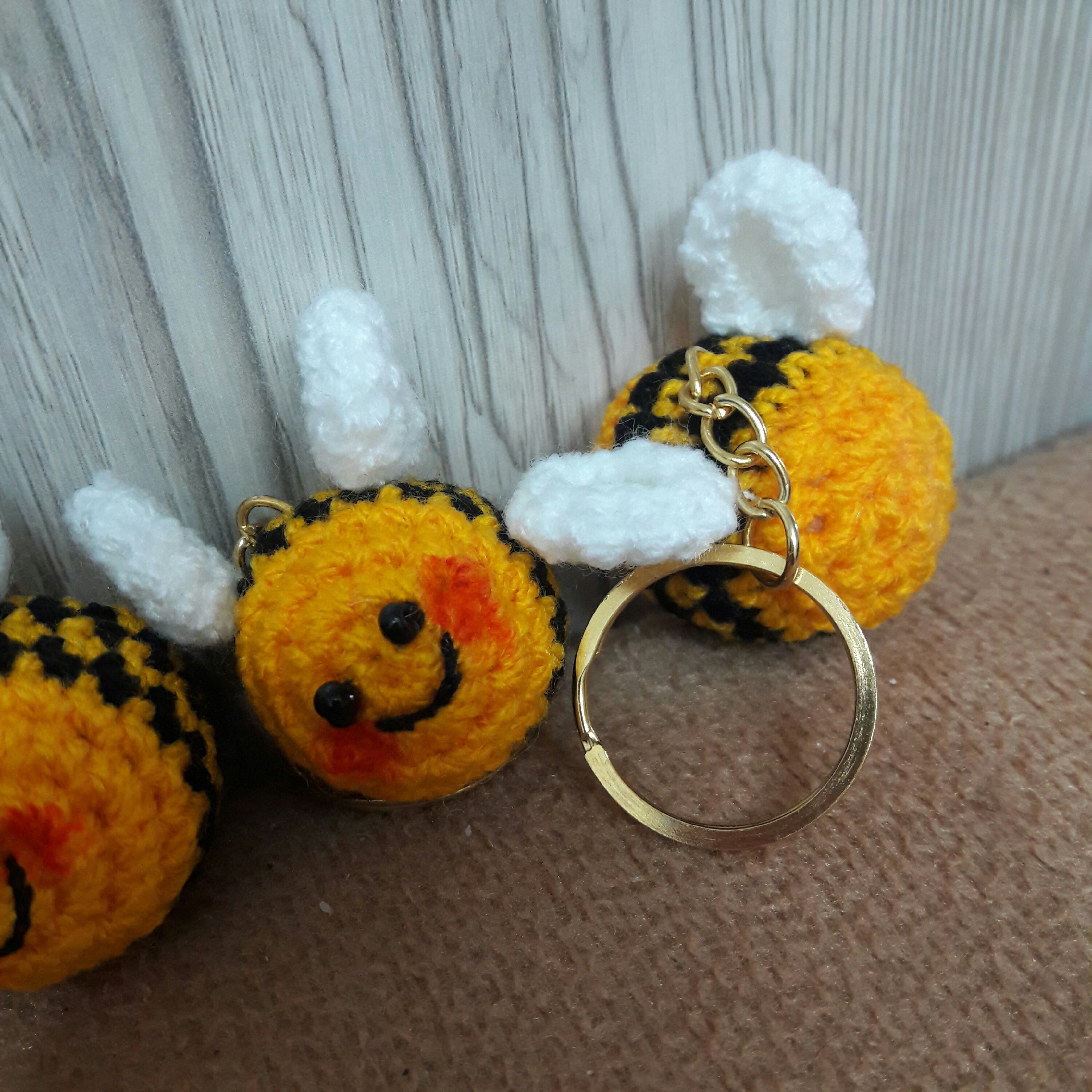 آویز  زنبوری کوچیک