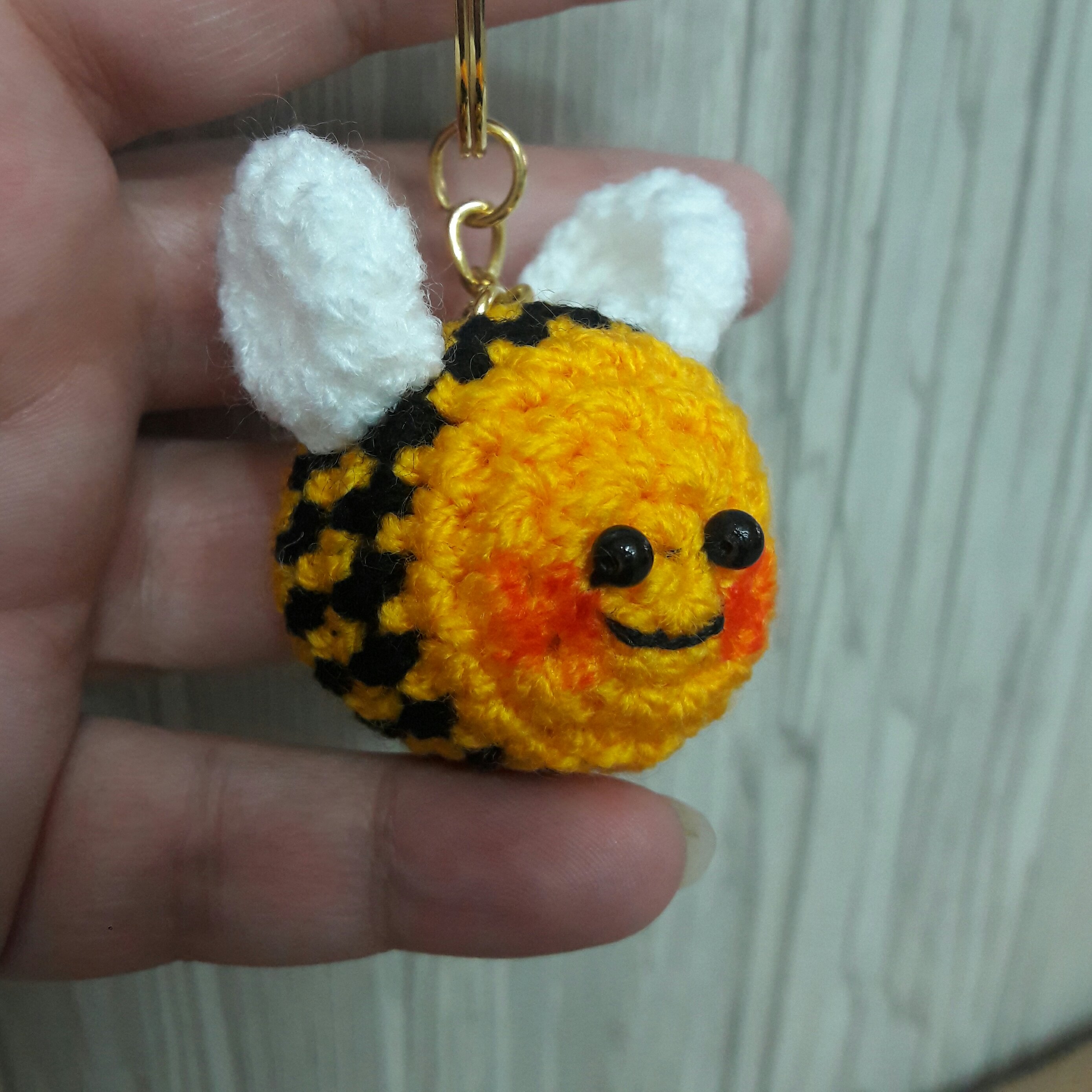 آویز  زنبوری کوچیک