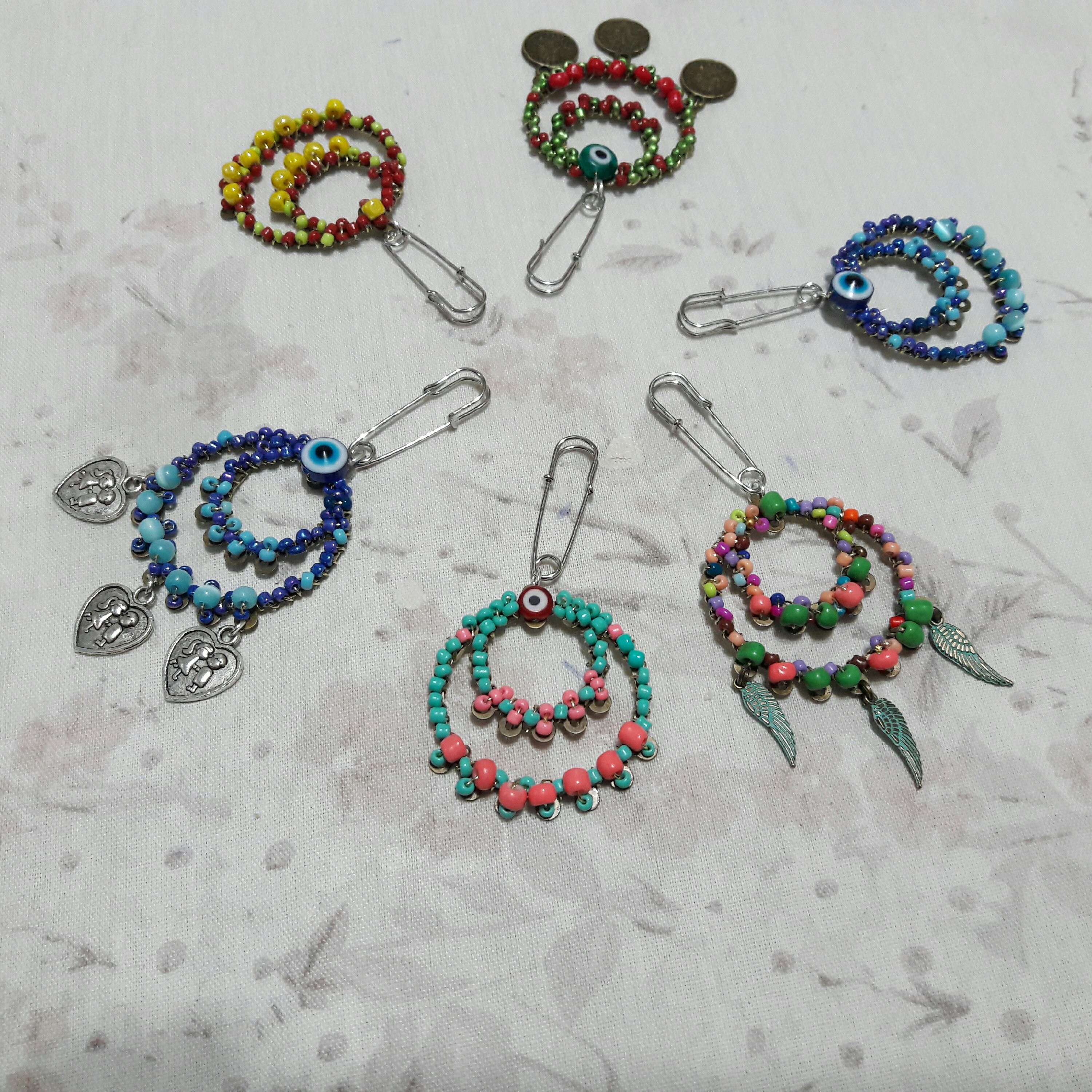 سنجاق سینه منجوقی