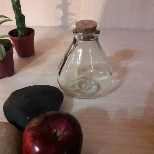 بطری شیشه ای در چوب پنبه ای خمره ای کوچک جنس درجه یک (300 میل)
