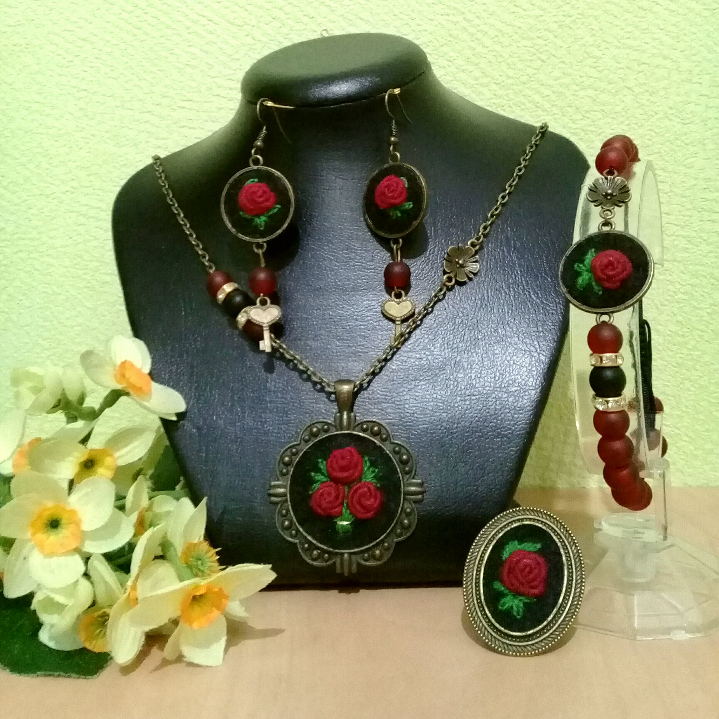 ست زیورآلات گلدوزی شده کادویی رز (ارسال رایگان)