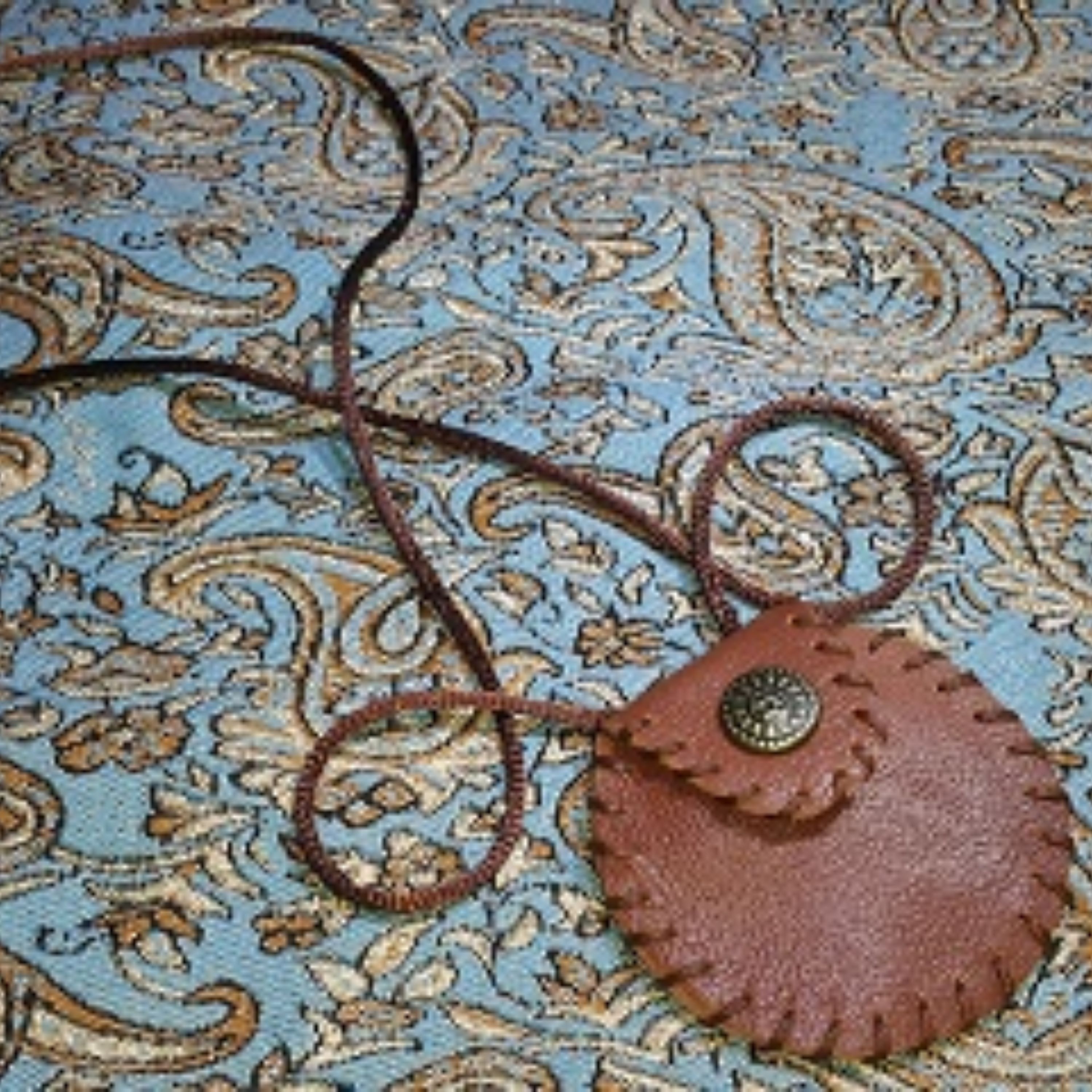 گردن آویز دعا از چرم طبیعی ( کد 002 )