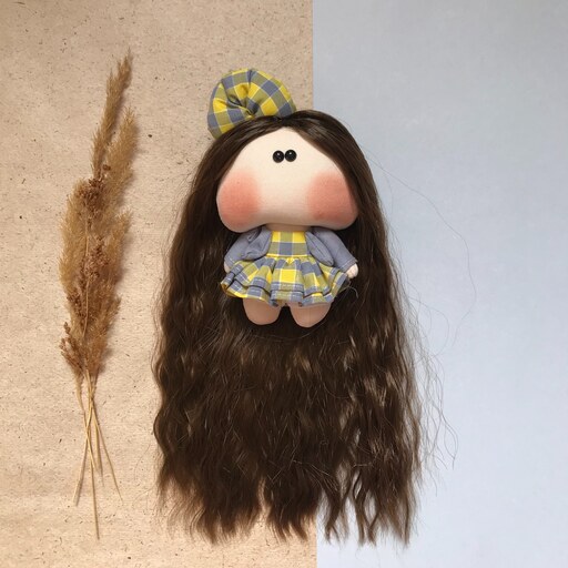 عروسک روسی تپلی کوچک مو قهوه ای بلند طرح آویز-کد012