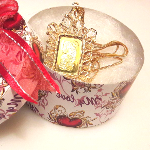 پک باکس جعبه مقوایی استوانه‌ای بدون الیاف در سه رنگ مشکی، سفید و قرمز  تزئین شده با روبان (6 عددی)
