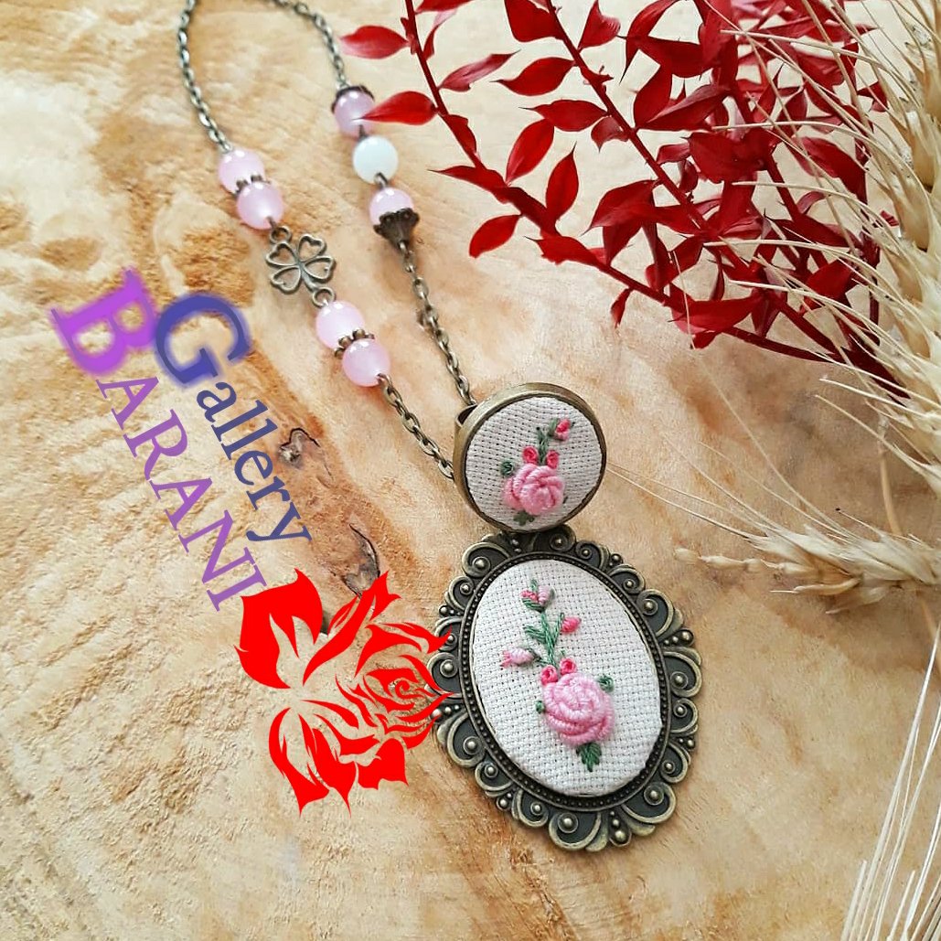  گردنبندبا زنجیر 70سانتی میتونیدهمراه با ست دستبندش هم سفارش بدید 