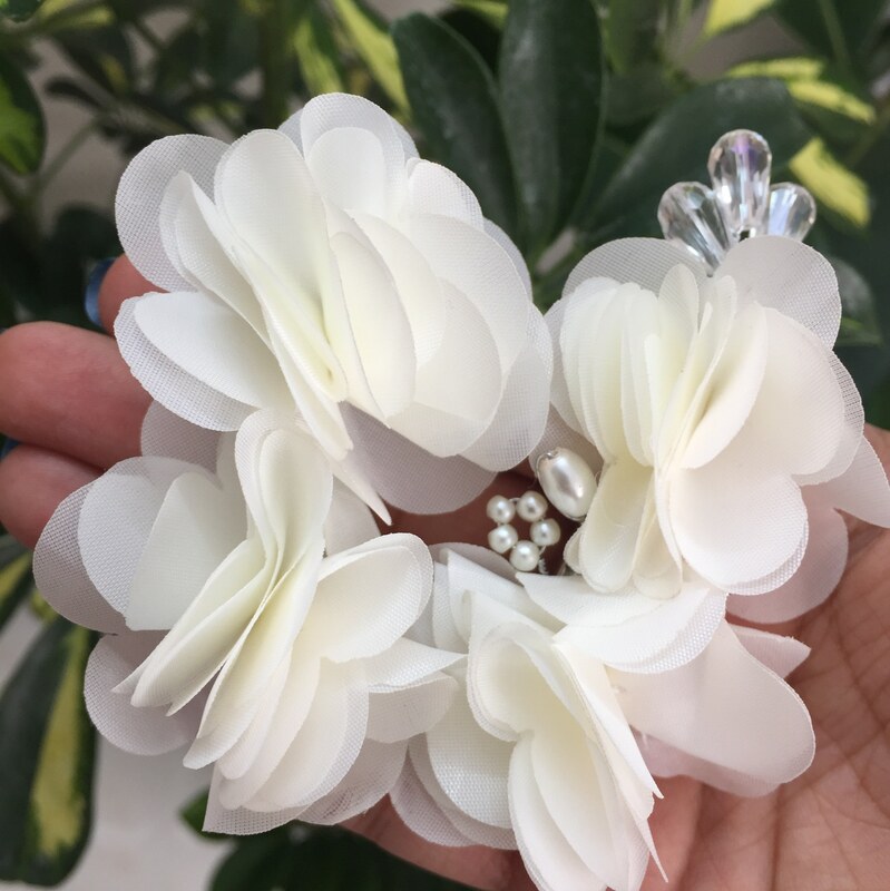 گلسر سفید گل دار قابل استفاده برای کودک و عروس ارزان قیمت