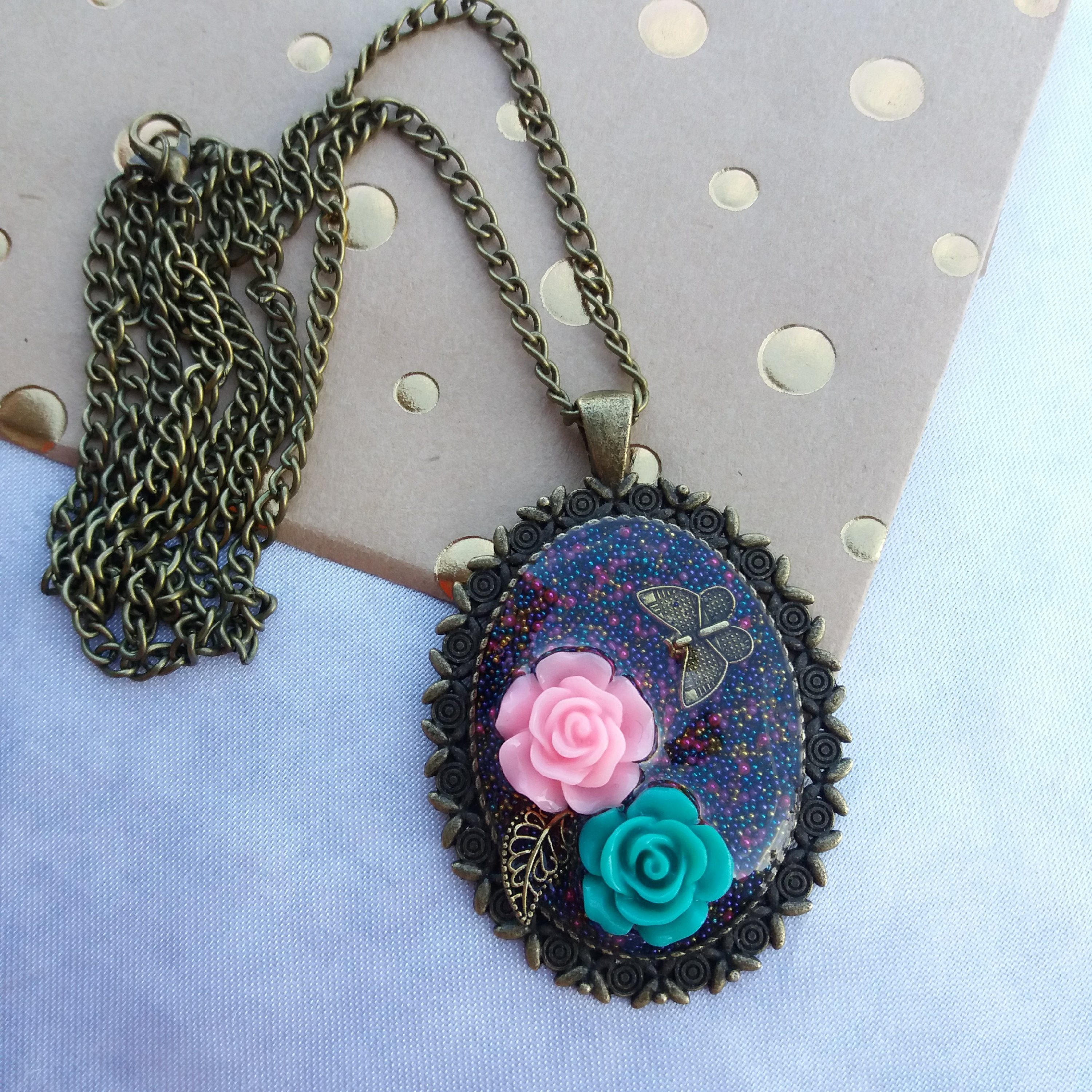 گردنبند گل سبز و صورتی