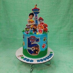 کیک تولد خانگی با تم  سگهای نگهبان  فوندانت کاری  وزن 1450کیلوگرم ( فیلینگ نوتلا و موز و گردو)